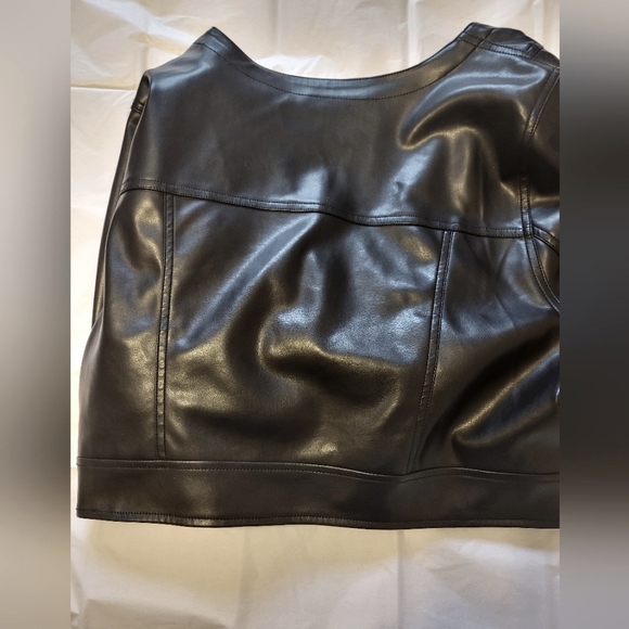 Faux Leather Collarless Crop Zip Front Jacket ( Black ) 3x Torrid - Picture 6 of 6